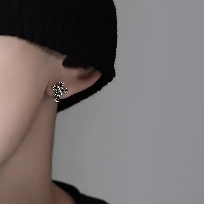 Retro Black Cross Earings for Men Women Punk Gothic Rock Hiphop Zinc Alloy Earings Designer Jewelry Unisex Accessories Love Gift