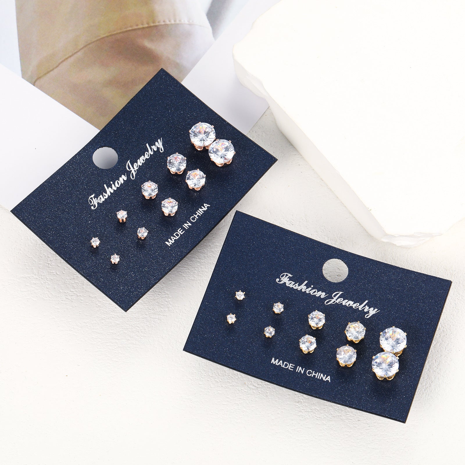 Luxury Sparkling Clear Stud Earrings Fashion Fine Round Zirconia Earrings for Women New Trendy Wedding Ladies Jewelry Gifts