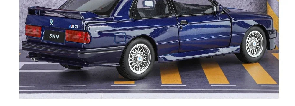 1:24 1988 BMW M3 E30 Alloy Sports Car Model Diecasts Metal Classic Car Vehicles Model Simulation Sound and Light Kids Toys Gifts